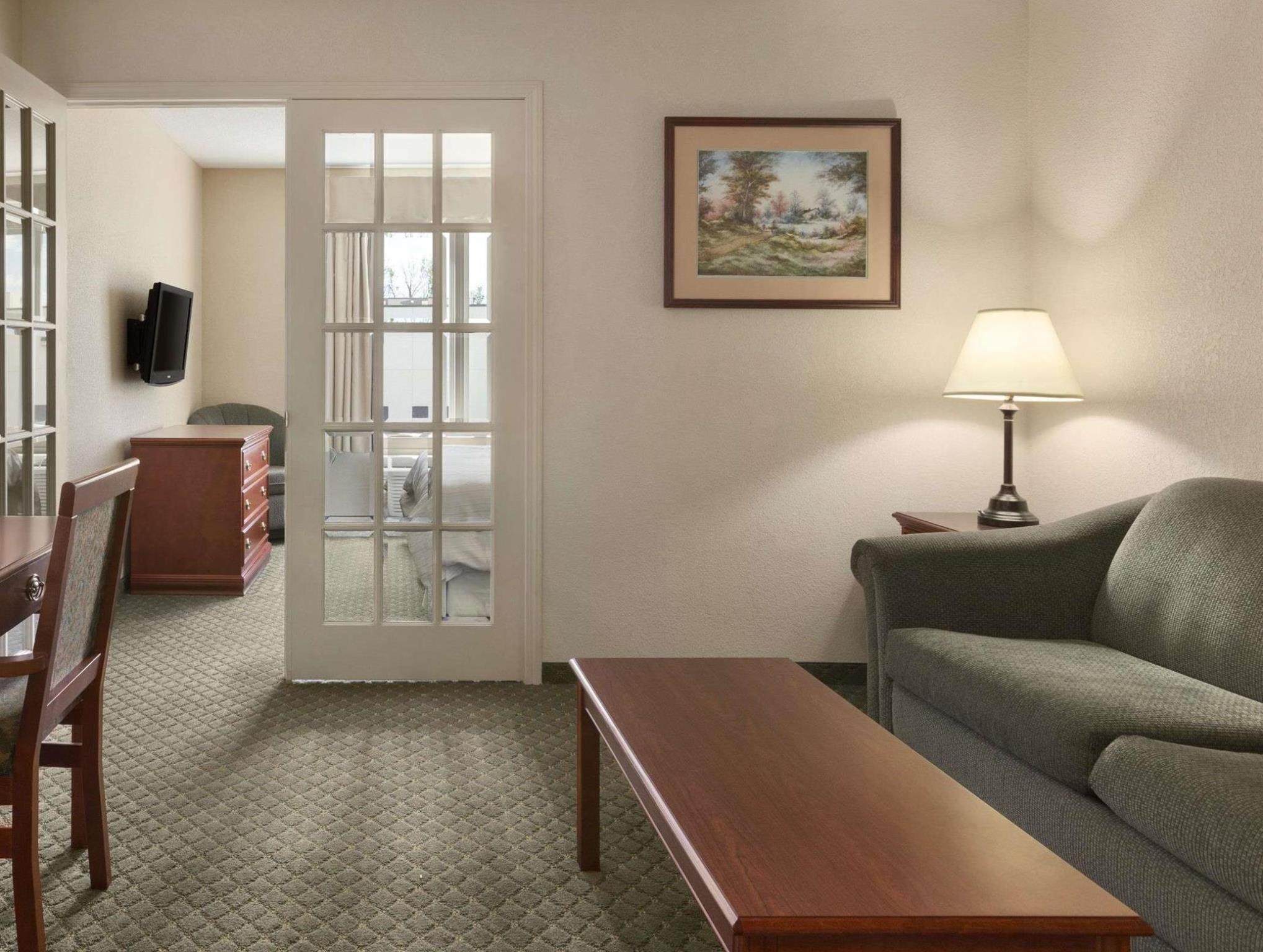 Days Inn & Suites By Wyndham Winkler Exteriör bild