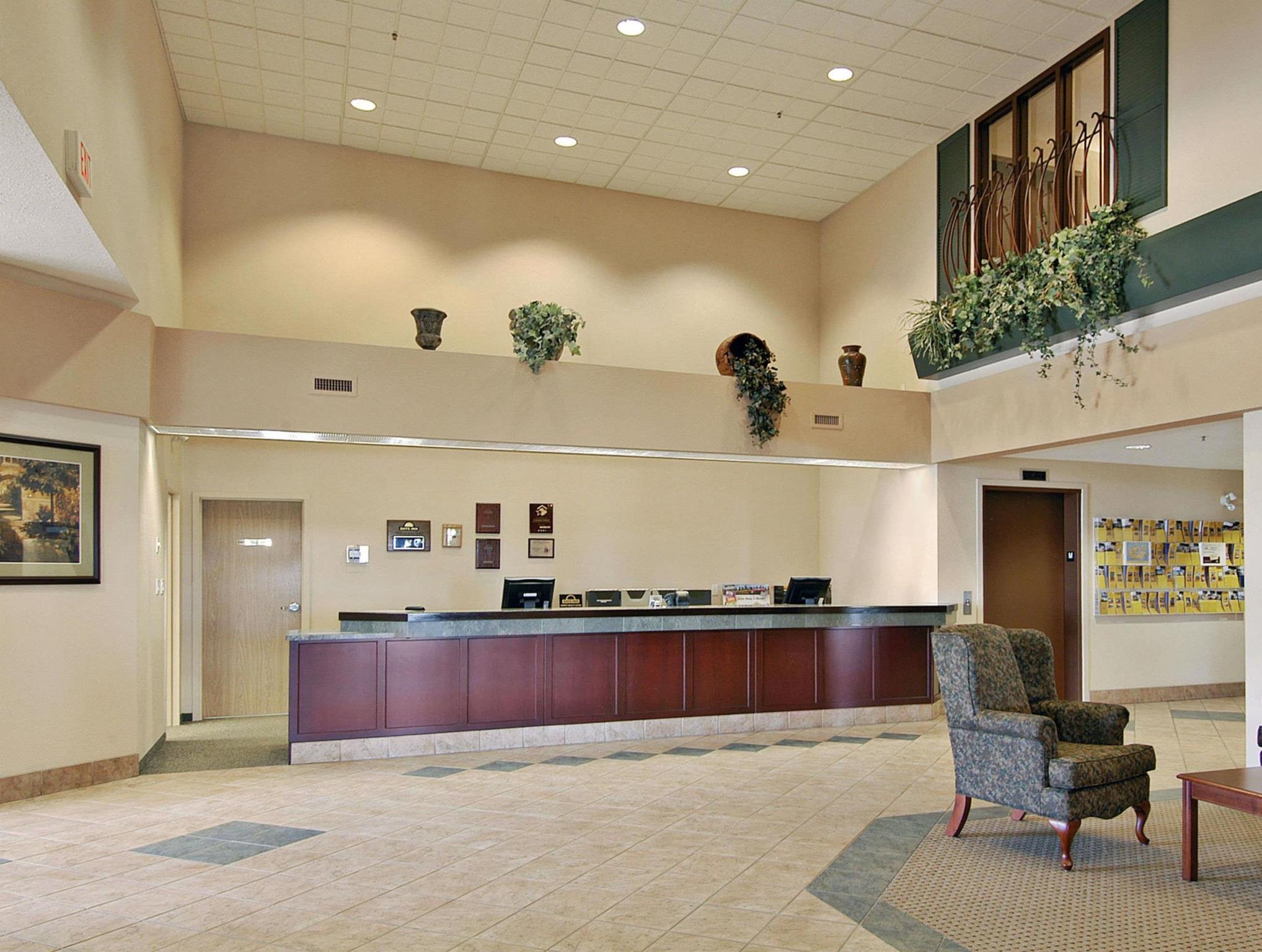 Days Inn & Suites By Wyndham Winkler Exteriör bild