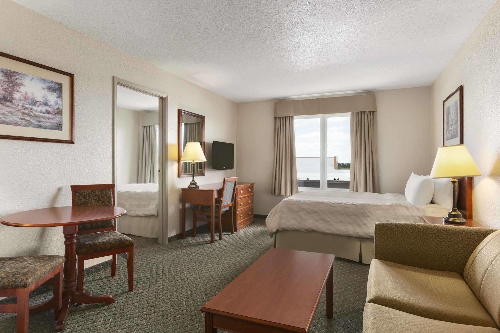 Days Inn & Suites By Wyndham Winkler Exteriör bild